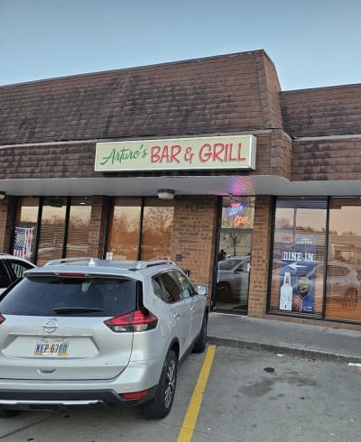 Arturo's Bar & Grill